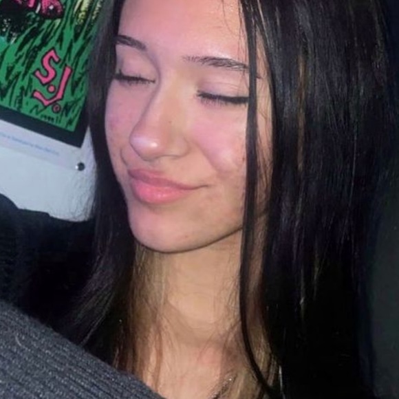 Meet your Posher, Makenzie - Picture 1 of 1